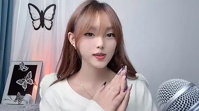 XiaoPiPi8888 live cam on StripChat
