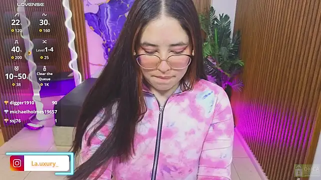 lauxury_tay1