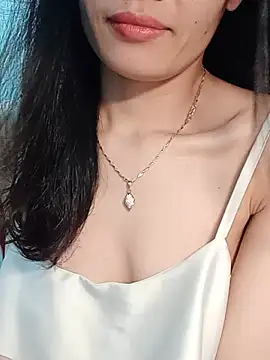 Hinna_x live cam on StripChat