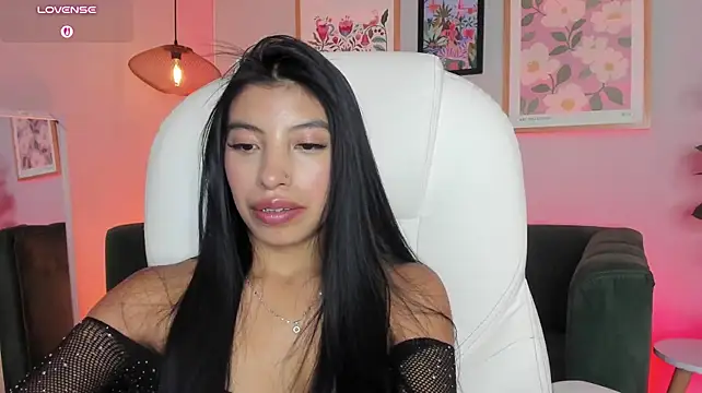Tiffany_Low live cam on StripChat