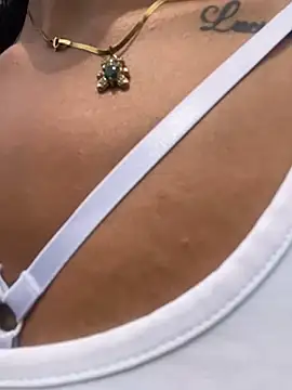 LuxeBrunetteXXX