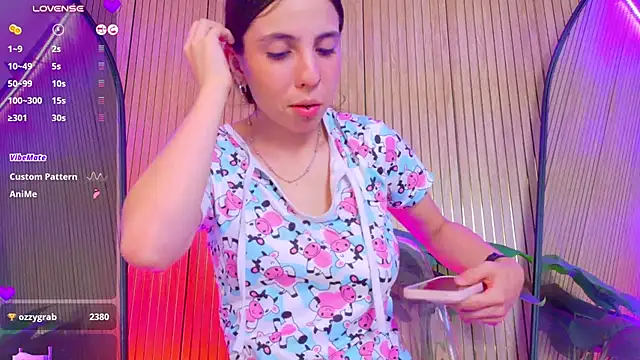 Nova_Lewis live cam on StripChat