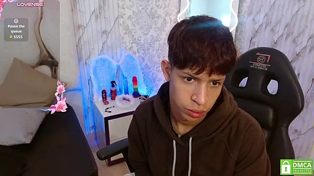 oliiver_tay (M twink) - jerk off