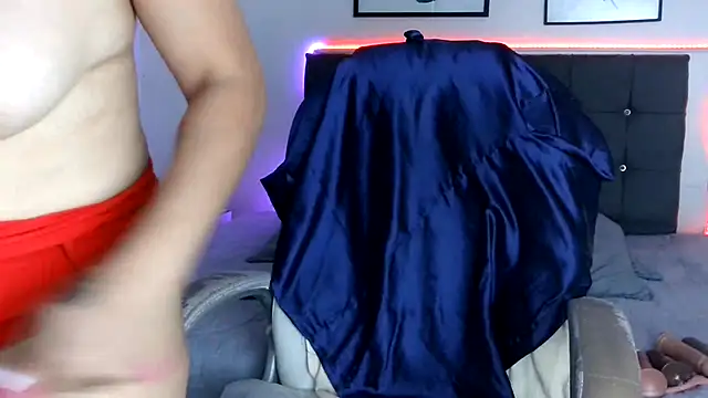 selena_yourmilf live cam on StripChat
