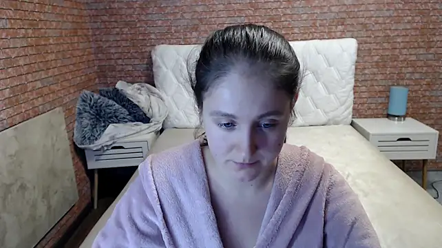 Holliy_Cooper live cam on StripChat