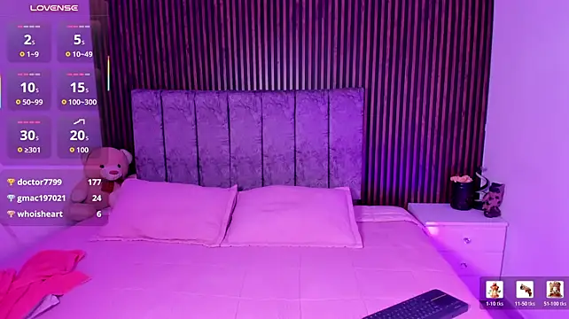 CarolineFyre live cam on StripChat