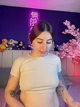 Saraah-Parker live cam on StripChat