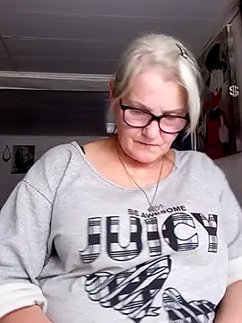 irinamaux live cam on StripChat
