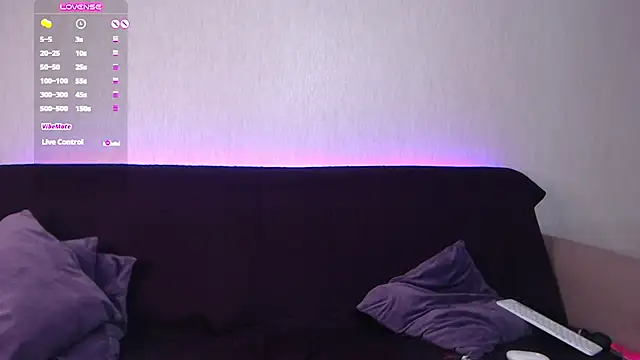 anna_chatstrip