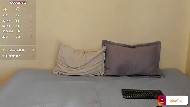 Alice_fox__- live cam on StripChat