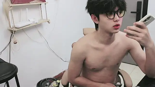 Uu_g live cam on StripChat