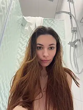 AmelieCrystal webcam