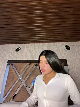 LunaMoore_Pink