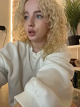 CurlyDaisy live cam on StripChat