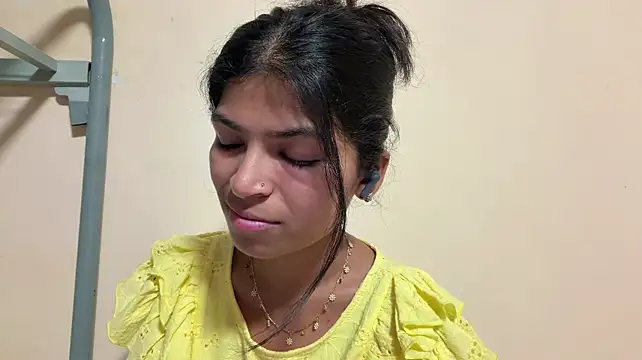 NgaMuszar live cam on StripChat