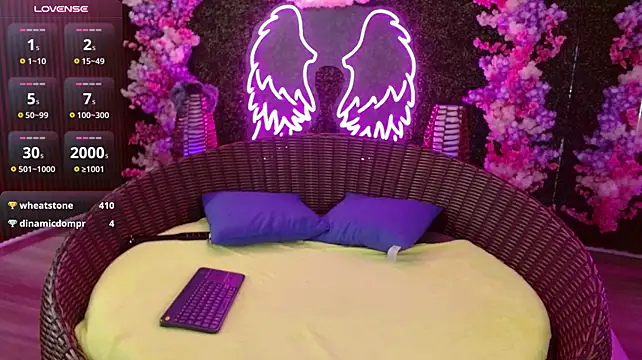 Dolce_violet live cam on StripChat