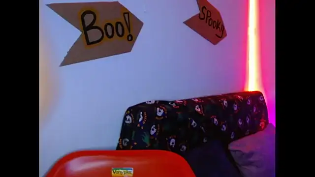 Victoria-Moon live cam on StripChat