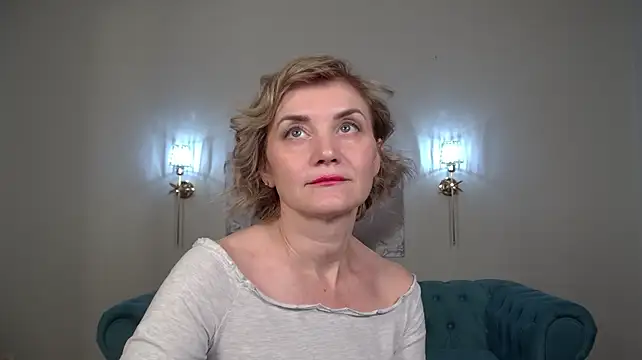 AdeleRocher live cam on StripChat
