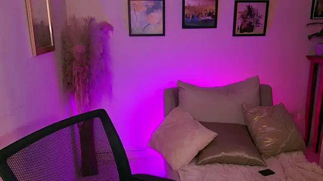 MaraMoretti live cam on StripChat