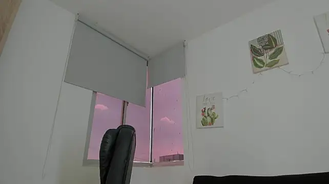 barbie_ds (T young) - 1 Finger in ass