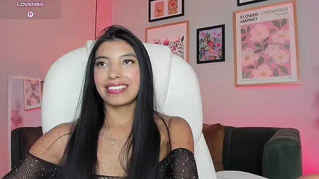 Tiffany_Low live cam on StripChat