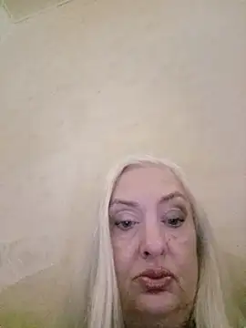 Julia20X live cam on StripChat