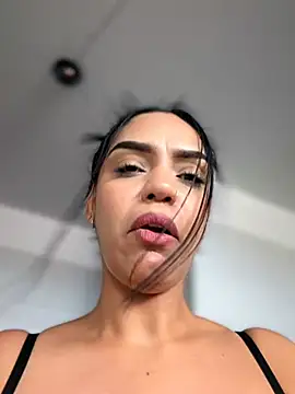 Sara-77 live cam on StripChat