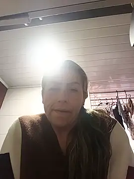 maynor_1998 (F milf) - oil show 😈👅
