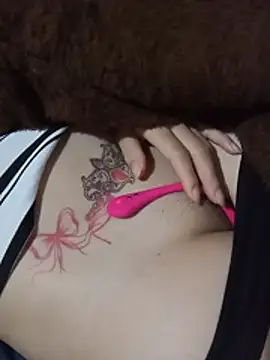 Suca-babyy live cam on StripChat
