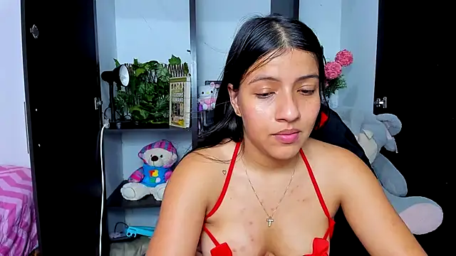 zara_cute live cam on StripChat