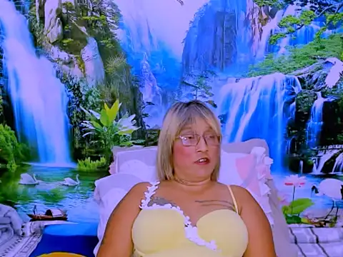 indianroxy live cam on StripChat