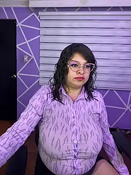 MiiaaJoness live cam on StripChat