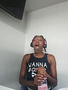 oliviaprettypussy live cam on StripChat