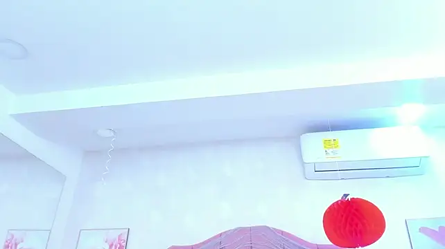 ThyaraJhons live cam on StripChat