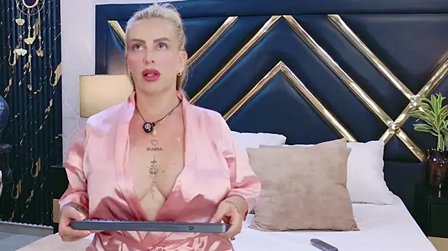 SophieWinsloow live cam on StripChat