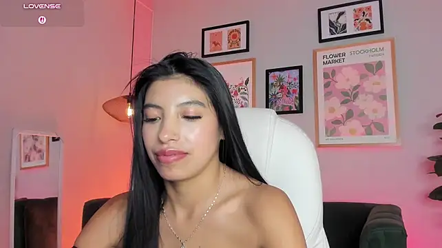 Tiffany_Low live cam on StripChat