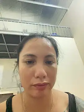 -Lyny- live cam on StripChat