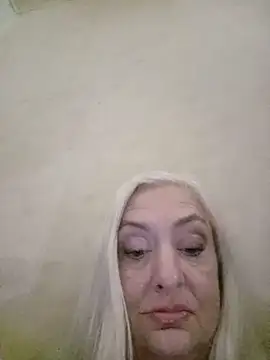 Julia20X live cam on StripChat