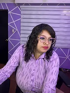 MiiaaJoness live cam on StripChat