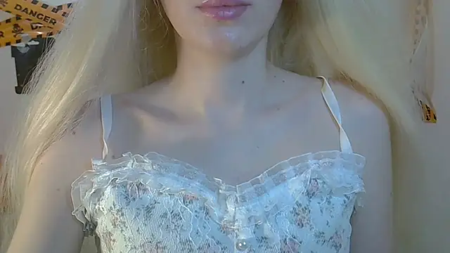 ViraVrema live cam on StripChat