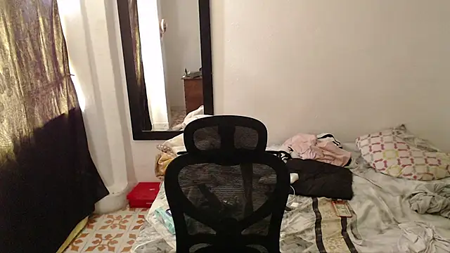 cloudsxxx live cam on StripChat