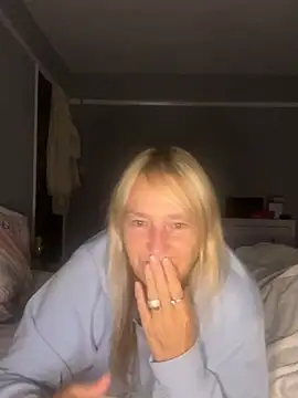 Blondnboujee53