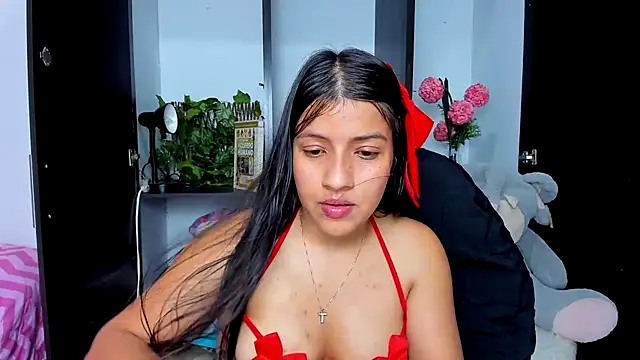 zara_cute live cam on StripChat