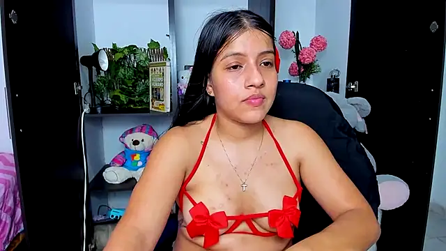 zara_cute live cam on StripChat