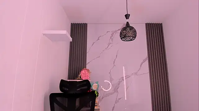 ElaBournn_