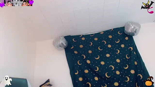 Oriana_braom live cam on StripChat