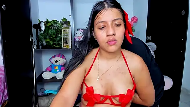 zara_cute live cam on StripChat