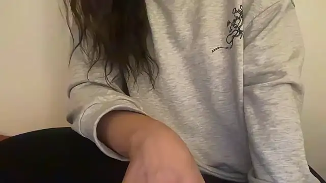 zeze_2424 live cam on StripChat