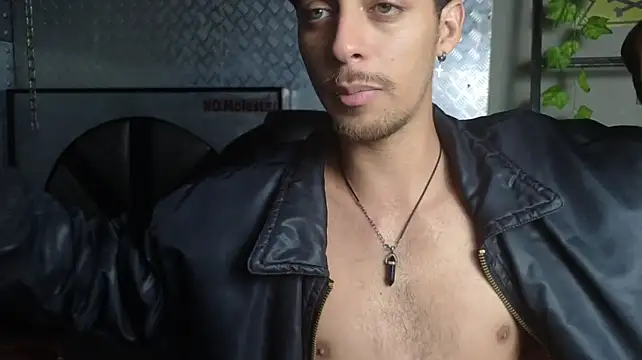 Jeey_Bee live cam on StripChat
