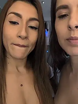 LatinaRoomies webcam